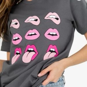 Kittenish Rocker lips grey and pink short sleeve tee shirt. Size XL. Never worn.
